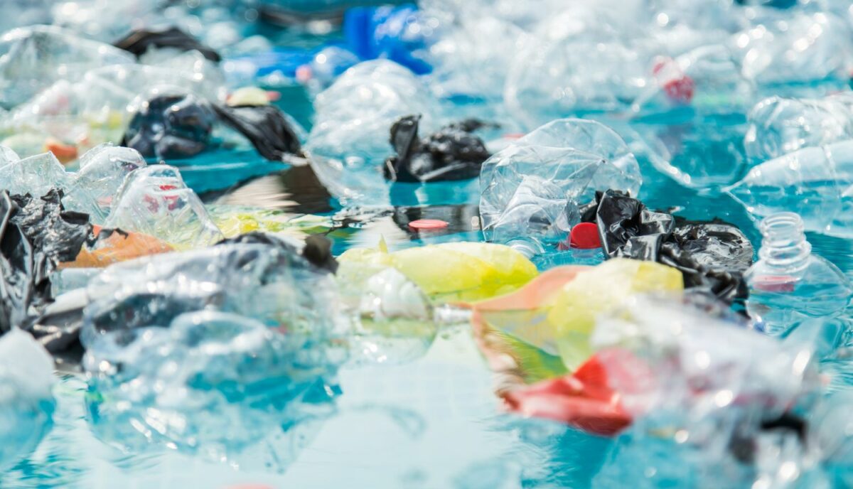 Guše se u otpadu: U Nigeriji zabranjuju jednokratnu plastiku i stiropor